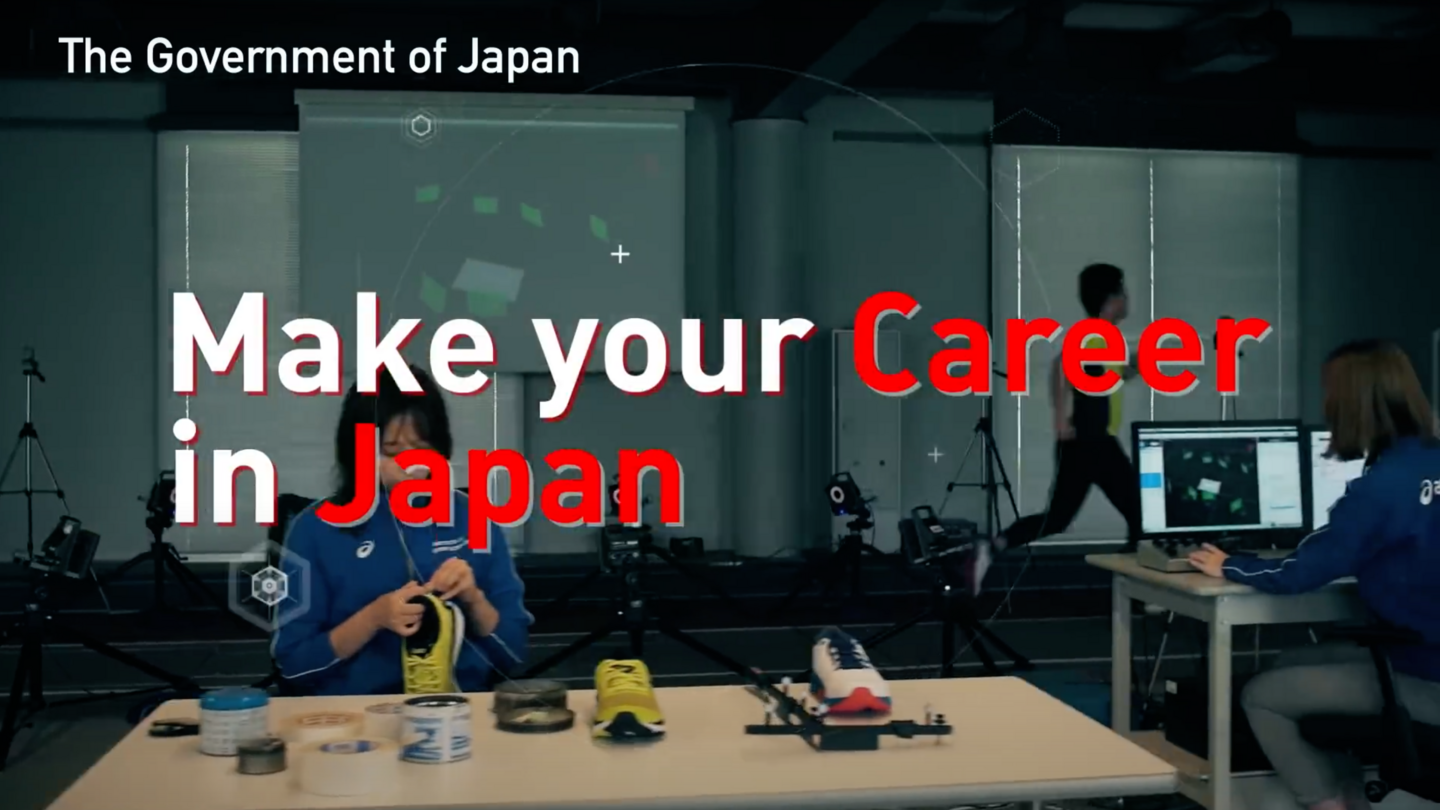 路上で歌う阿尾茂毅